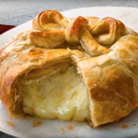 baked brie in puffed pastry with bow