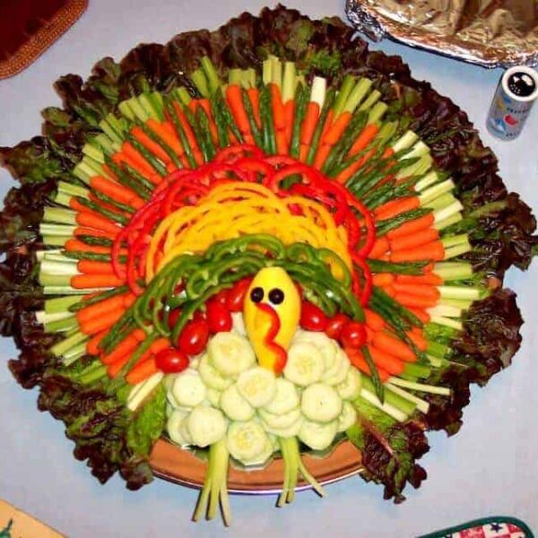 A vegetable tray made to look like a turkey