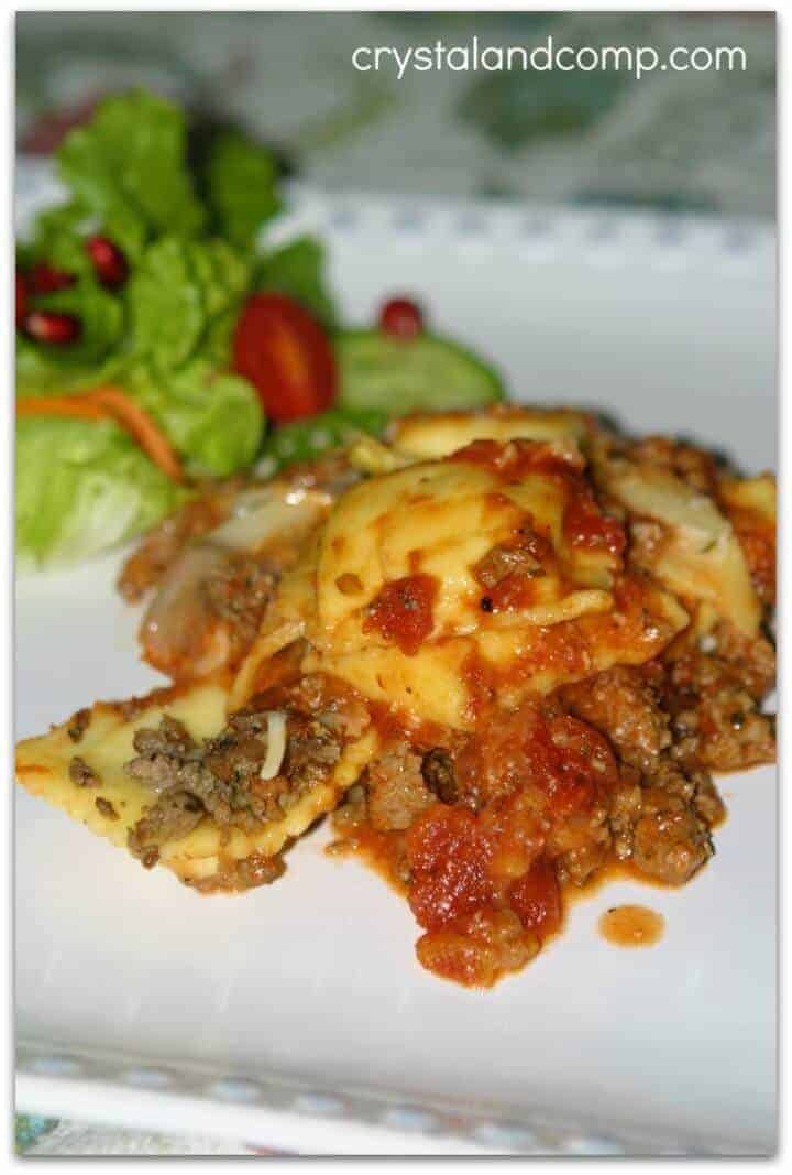 Easy Crockpot Recipes - crockpot ravioli with crumbled beef