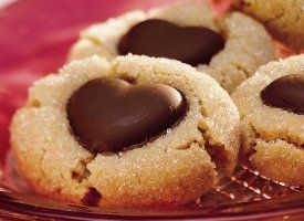 chocolate-peanut-butter-heart-cookie