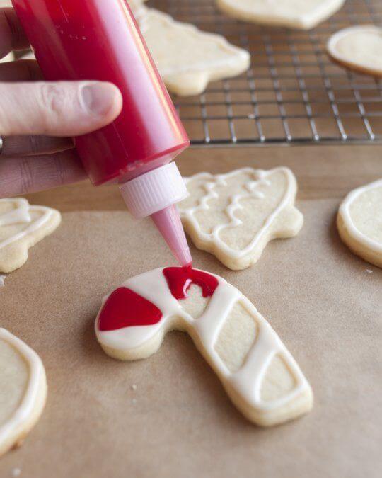 use_condiment_jars_to_decorate_cookies