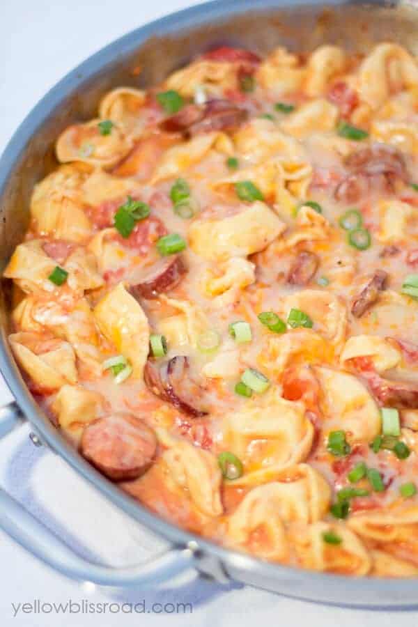 https://princesspinkygirl.com/wp-content/uploads/2015/04/one_pot_tortellini_sausage_tomatoe_cream_sauce.jpg