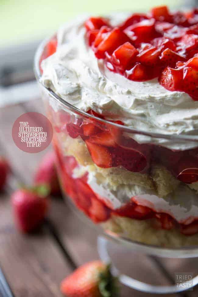 the-ultimate-strawberry-shortcake-trifle-01