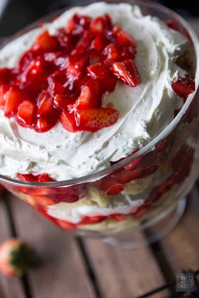 the-ultimate-strawberry-shortcake-trifle-02