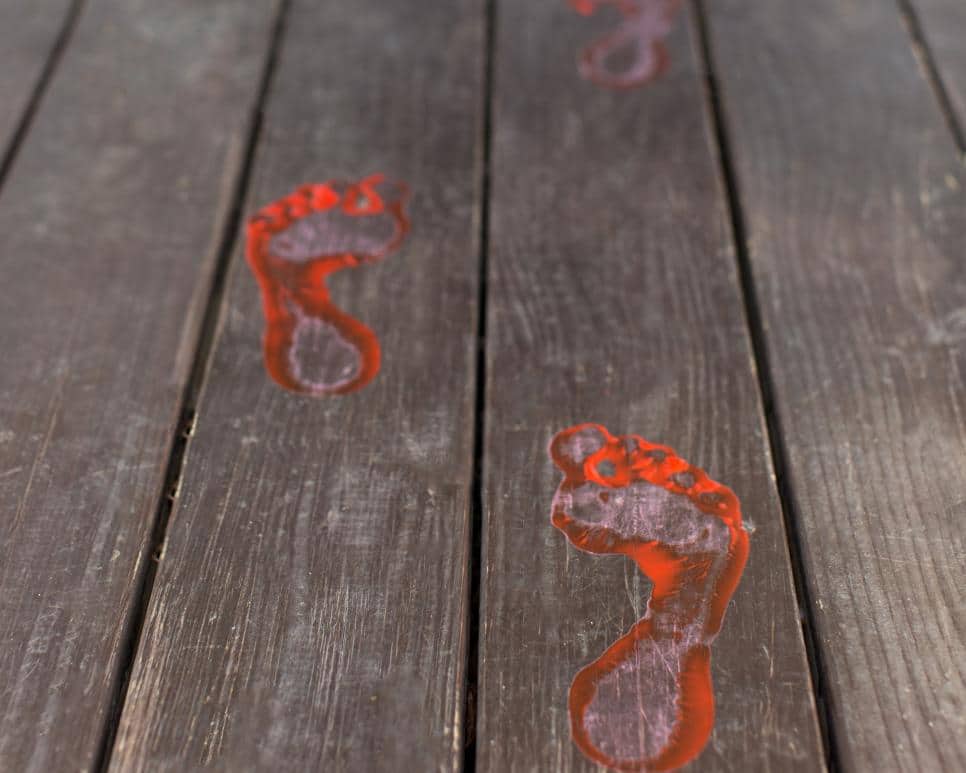 Bloody Footprints for an easy Halloween decoration