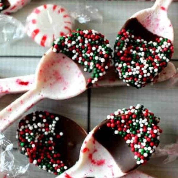 cropped-Peppermint-candy-spoons-make-the-perfect-DIY-Christmas-Gift.jpg