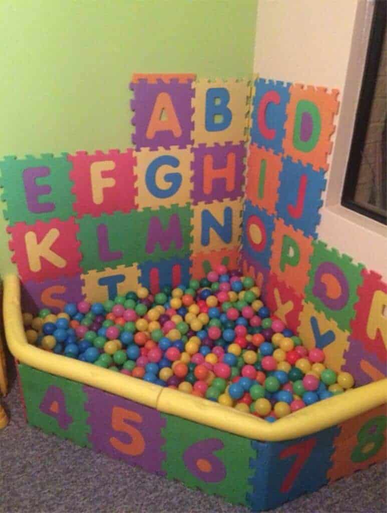 Awesome DIY ball pit for a playroom