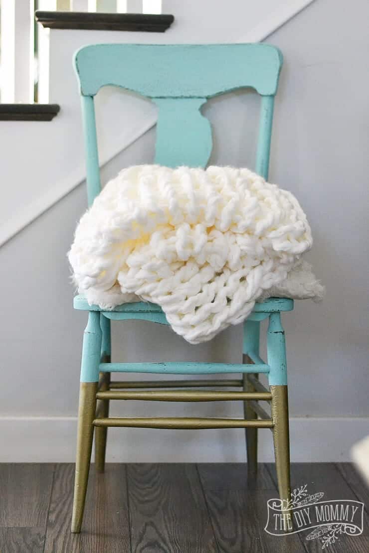 DIY Arm Knit Blanket by The DIY Mommy