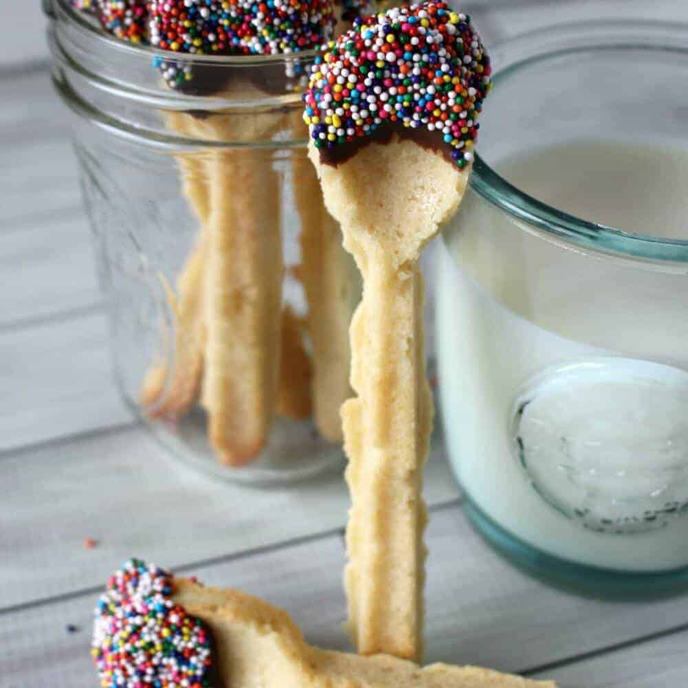 Sugar Cookie Spoons {up your cookies & milk game!}