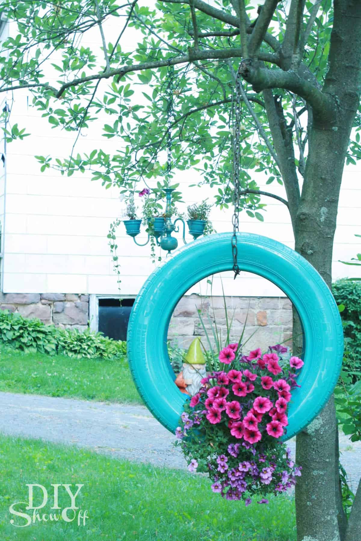 DIY Tire Planter by DIY Showoff 