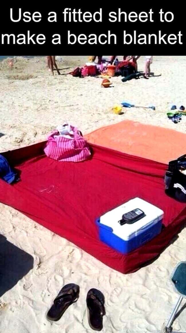 Use a fitted sheet to make a beach blanket - great summer hack