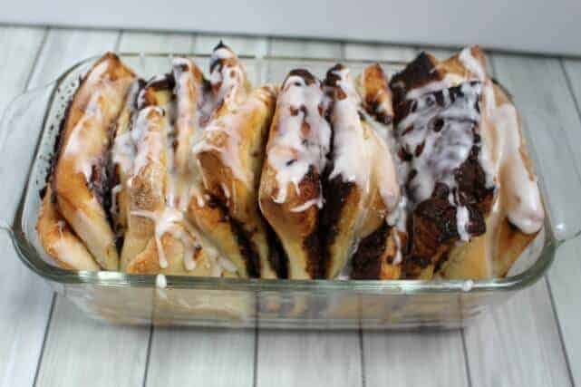Nutella and Cinnamon Pull Apart Bread is a super easy dessert to make! Great with a hot cup of coffee too!