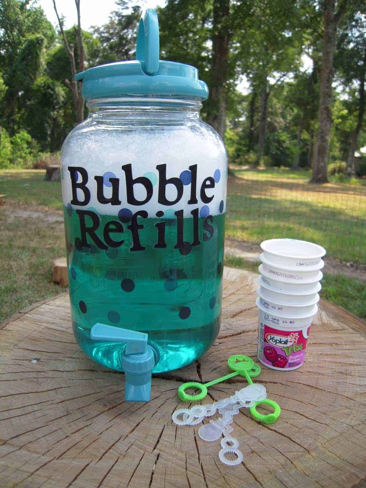 DIY Bubble Station from La La's Home Daycare - Creating your own birthday parties at home has never been easier. These DIY Birthday Party Ideas are awesome! 