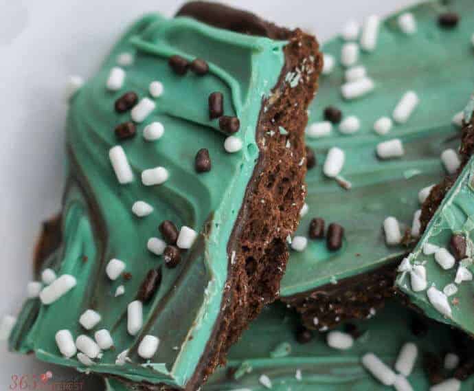 Chocolate Mint Graham Cracker Crunch is the perfect to celebrate dessert for St. Patrick's Day 