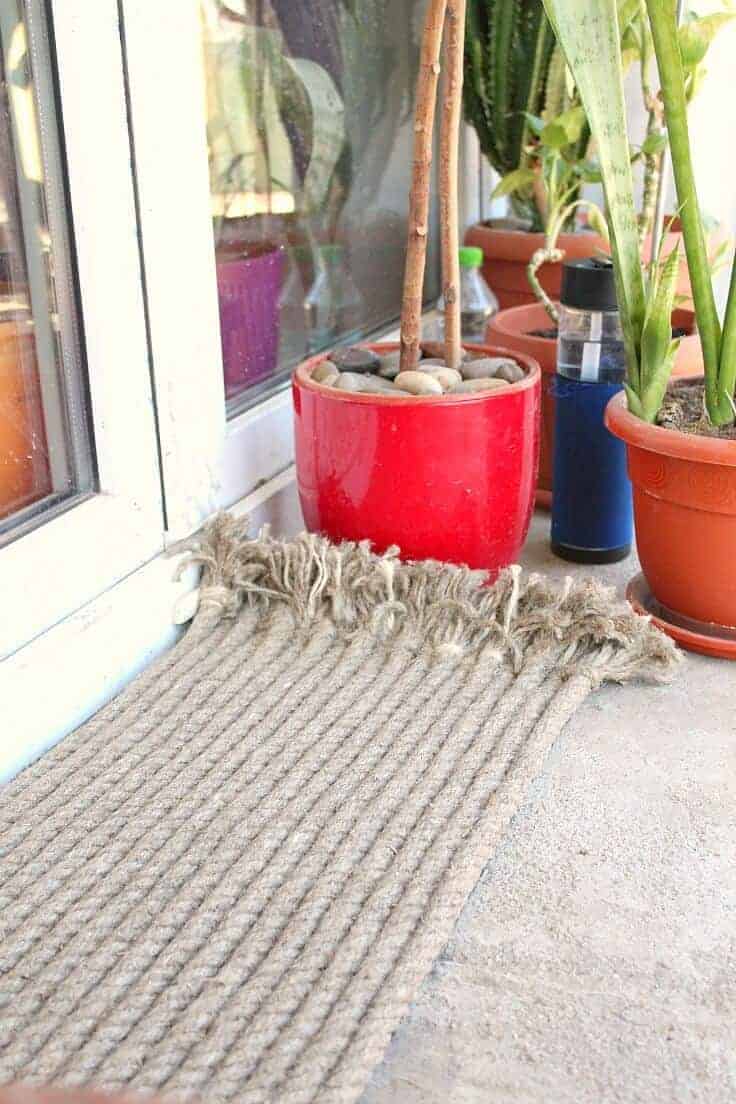 DIY Outdoor Rope Rug via Kenarry Home | Budget Backyard Project Ideas