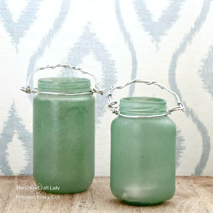 easy DIY sea glass lanterns.  This is a great way to upcycle empty glass jars into a beautiful home decor craft! Make the perfect little lantern for summer.