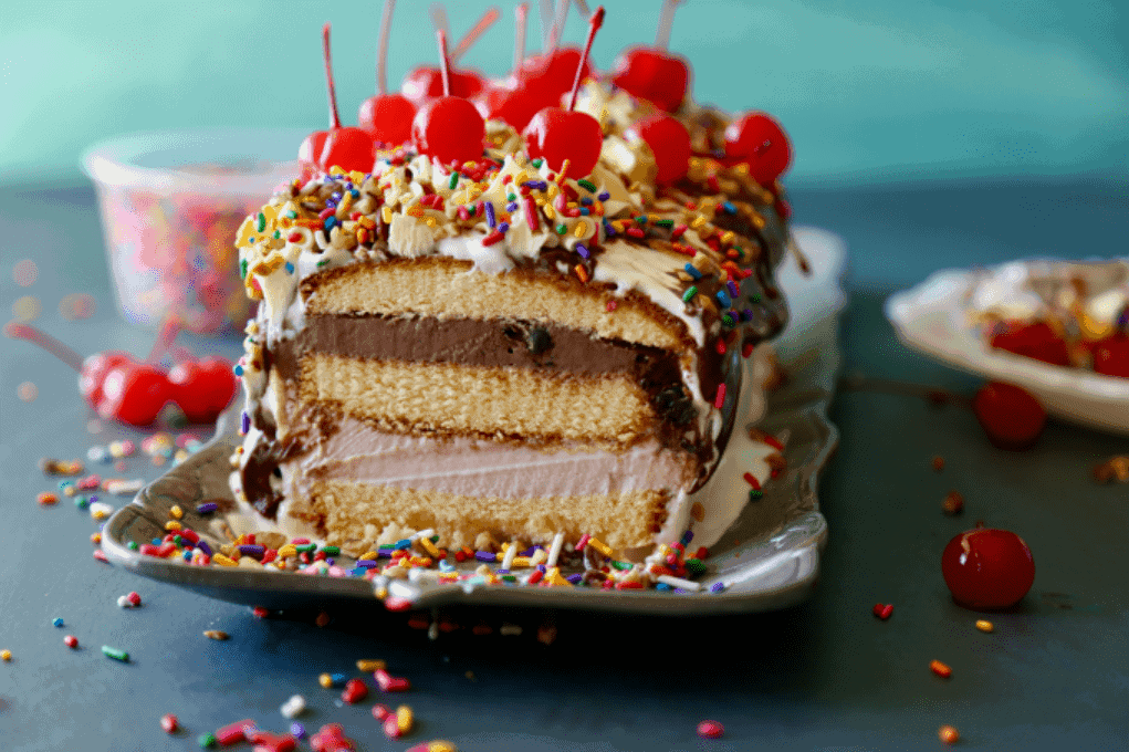 No Bake Ice Cream Cake - see the amazing layers of pound cake and ice cream and toppings