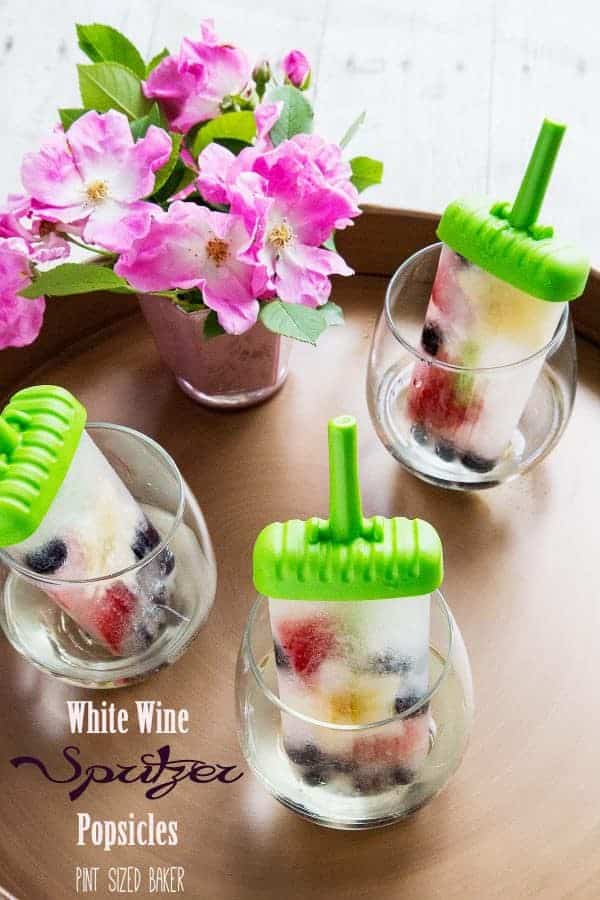 White Wine Spritzer Popsicles by Pint Sized Baker and other amazing boozy popsicle recipes!