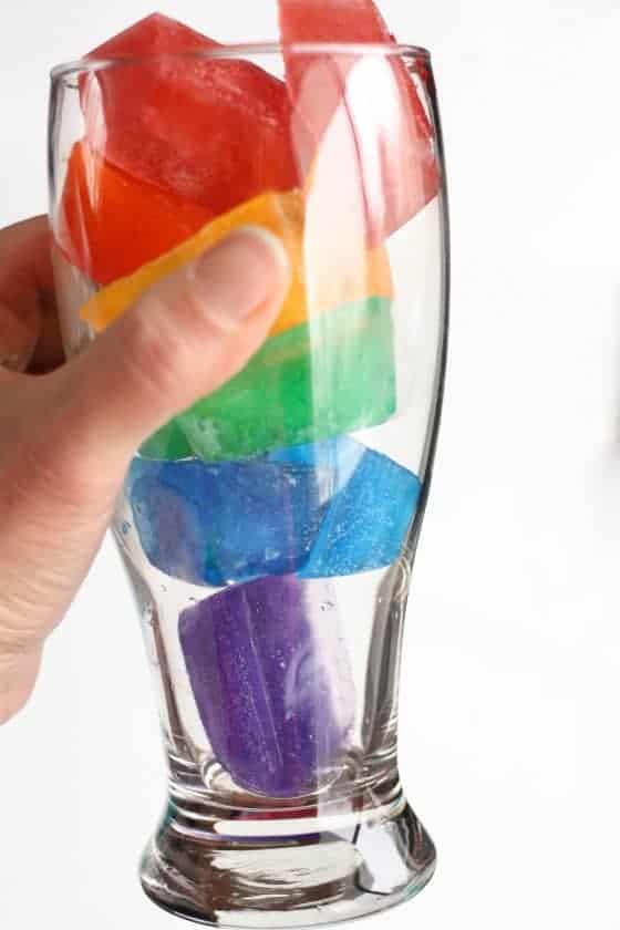 https://princesspinkygirl.com/wp-content/uploads/2017/06/rainbow-ice-cubes-that-turn-into-rainbow-water-from-Happy-Hooligans-and-other-great-ice-cube-tray-hacks.jpg