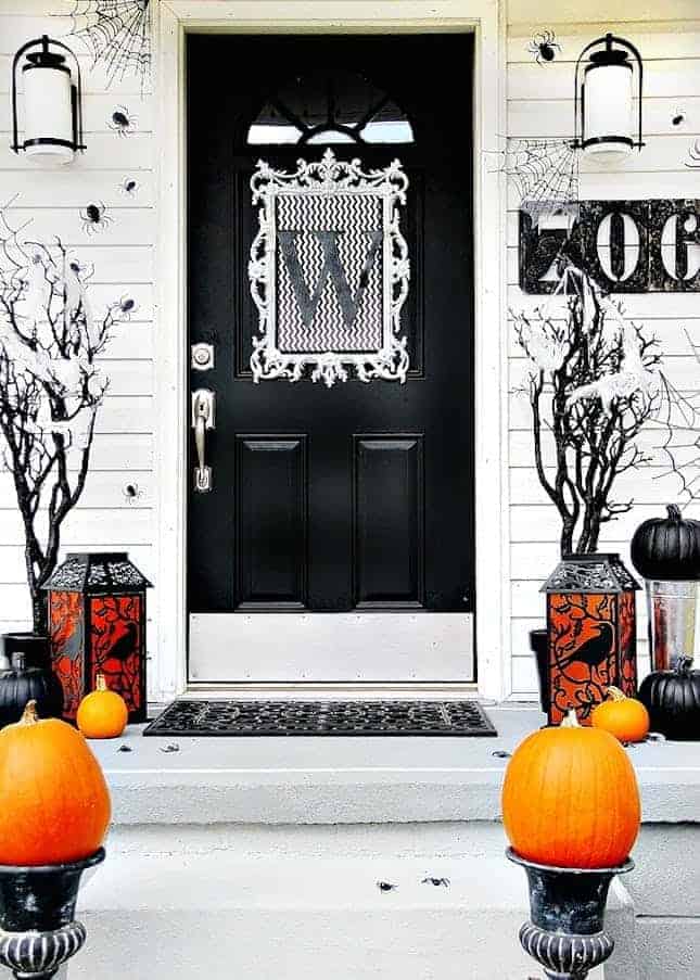 Black and White Halloween Porch by Thistlewood Farms | and other great Halloween Door decorations