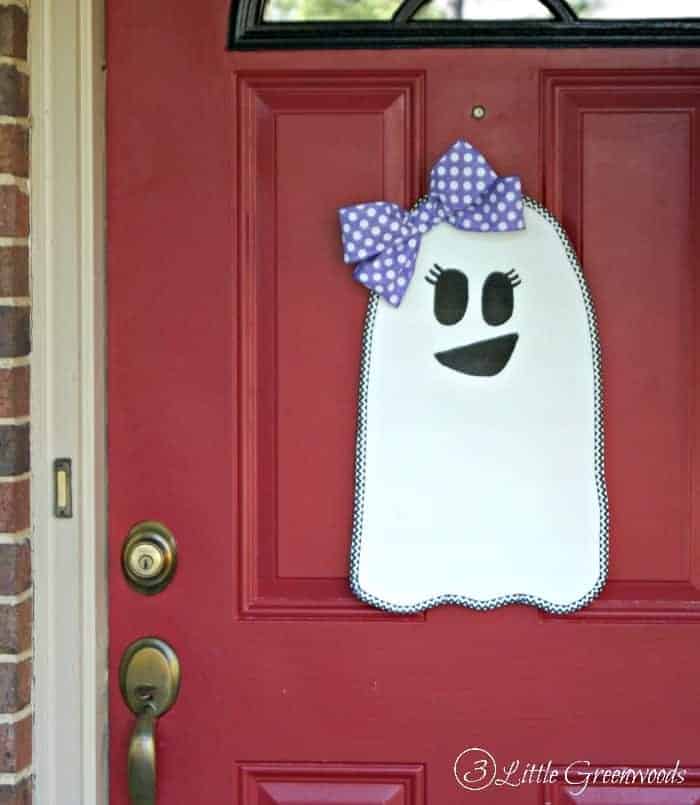 Halloween Ghost Door Hanging by 3 Little Greenwoods | Fabulous Halloween Door Decor Ideas