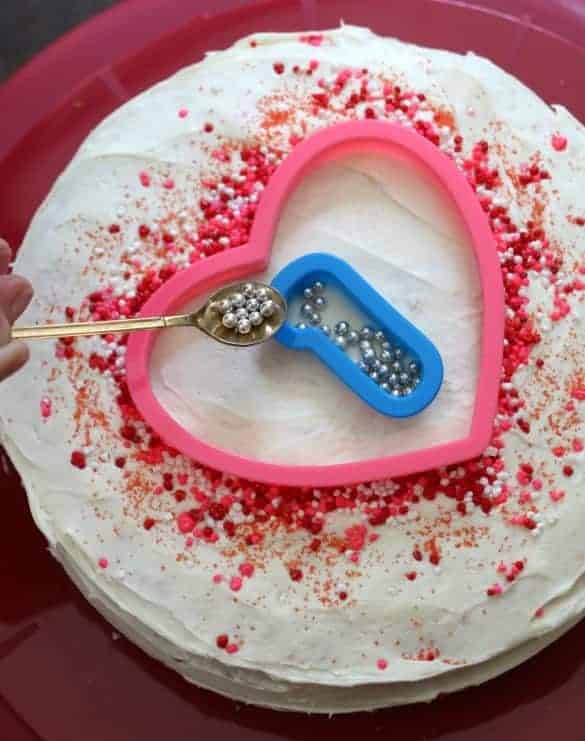 Easy Cake Decorating Idea from 17 Apart and easy cake decorating ideas!