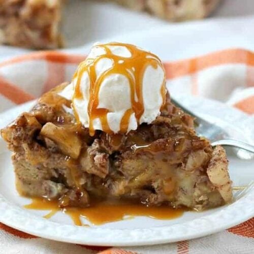 https://princesspinkygirl.com/wp-content/uploads/2017/09/Salted-Caramel-Apple-Bread-Pudding-Featured-Image-500x500.jpg