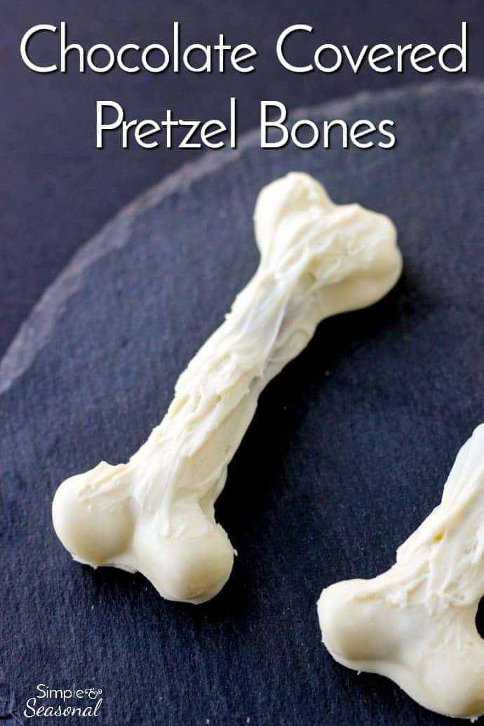 Looking for an EASY Halloween Treat? These Chocolate Covered Pretzel Bones combine sweet and salty and spooky! They are a fun Halloween activity to do with your kids and they will love eating them up!