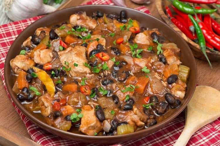 Chicken and Black Bean Chili by Skinny MMS and the BEST Weight Watchers Recipes under 7 SmartPoints