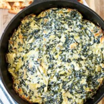 A perfect crowd-pleasing appetizer: Baked Spinach Artichoke Dip !