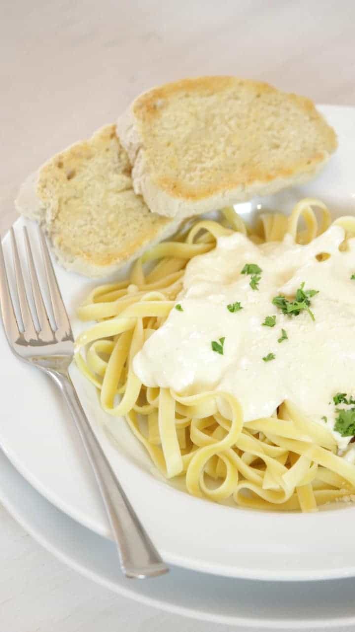 Copycat Olive Garden Fettuccini Alfredo Sauce