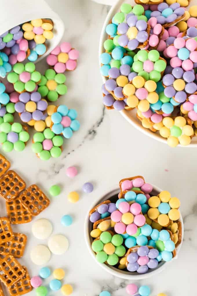 Chocolate M&M Pretzel Bites (+Video) - The Country Cook