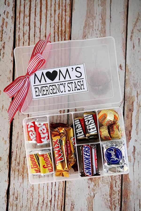 Mom's Emergency Stash DIY Mother's Day Gift | Fabulous Mother's Day Gift Ideas!