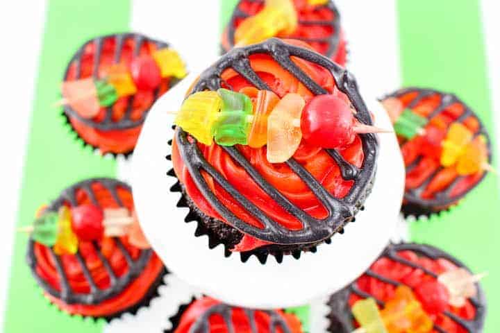 Onwijs BBQ Grill Cupcakes - Fire up the Grill for a Sweet Treat JN-38