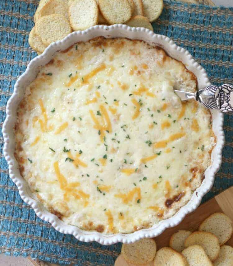 Baked Crab Dip with crackers