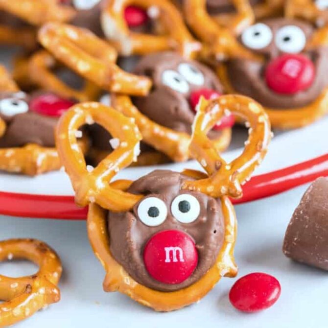 How to Make Reindeer Pretzels - Princess Pinky Girl