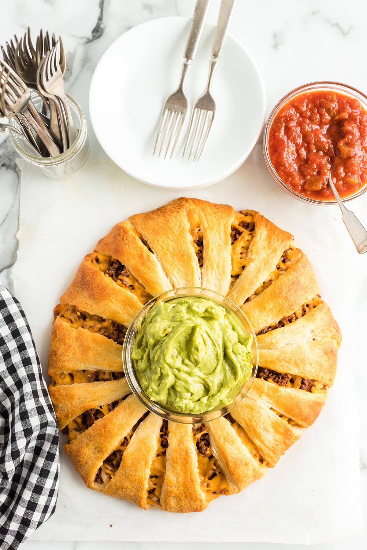 taco ring served with guacamole 