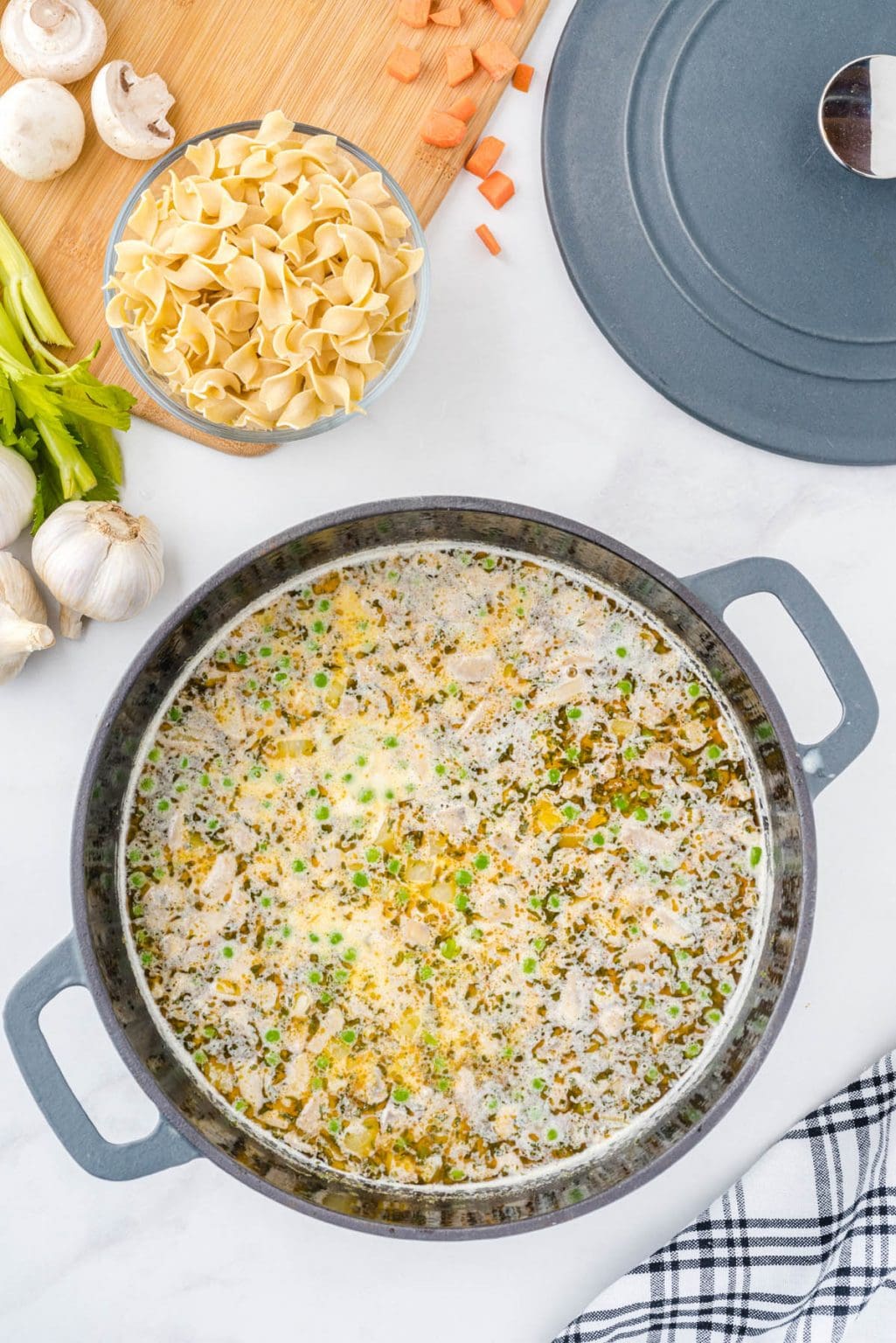 Chicken Pot Pie Noodles (OnePot Skillet Recipe!) Princess Pinky Girl
