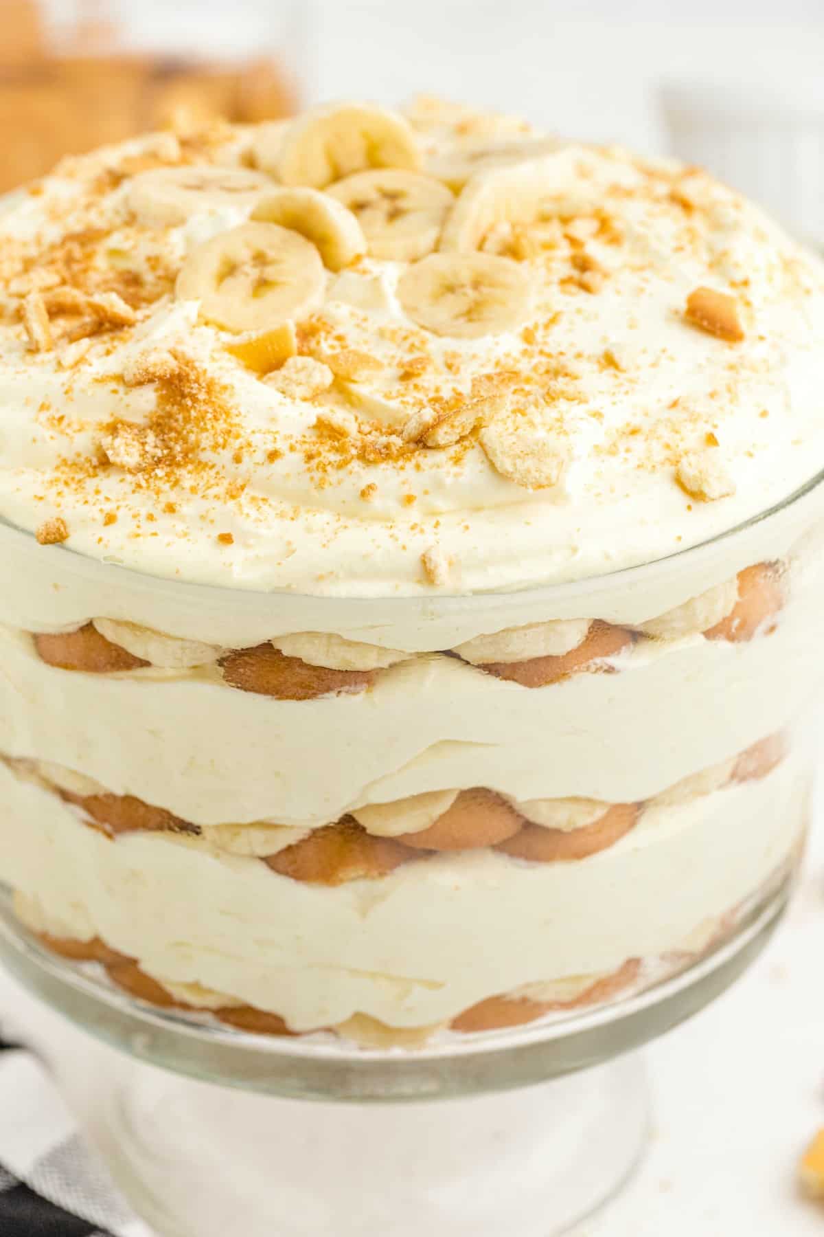 close up of banana pudding in a glass bowl