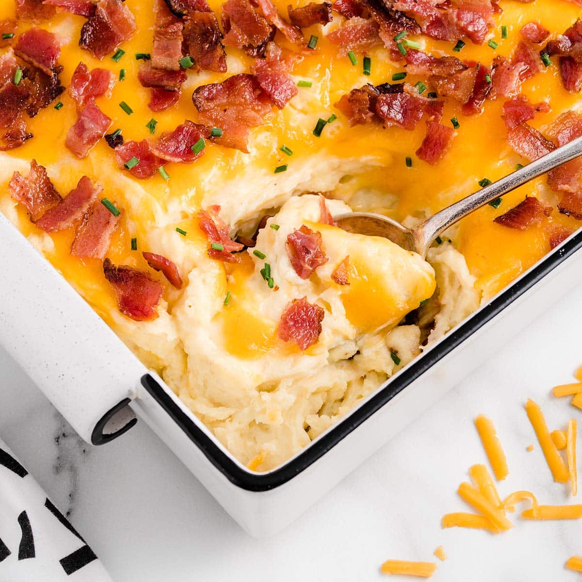 https://princesspinkygirl.com/wp-content/uploads/2020/11/mashed-potato-casserole-41SQ1200.jpg