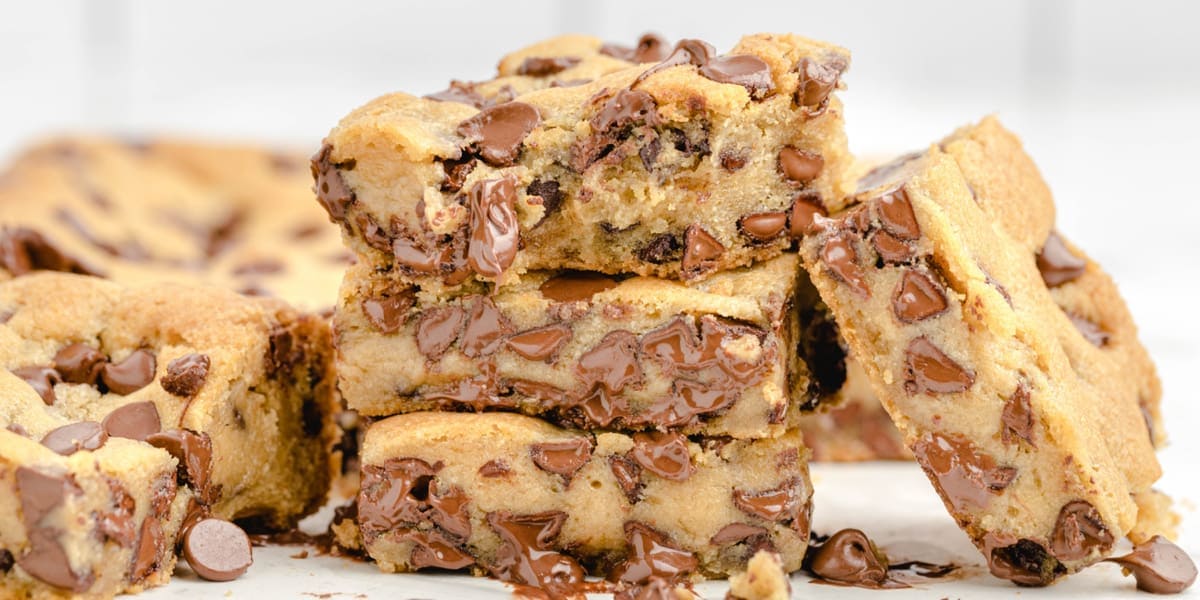 Cake Mix Chocolate Chip Cookie Bars {4 ingredients!) - Princess Pinky Girl