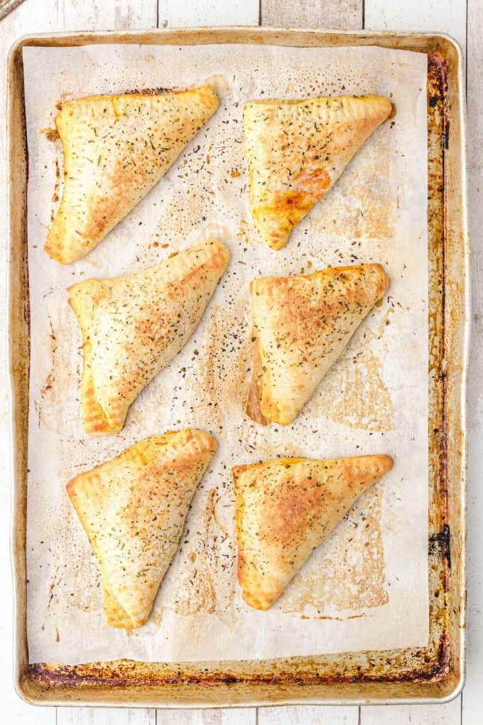 6 pieces pizza pockets on top of baking tray 