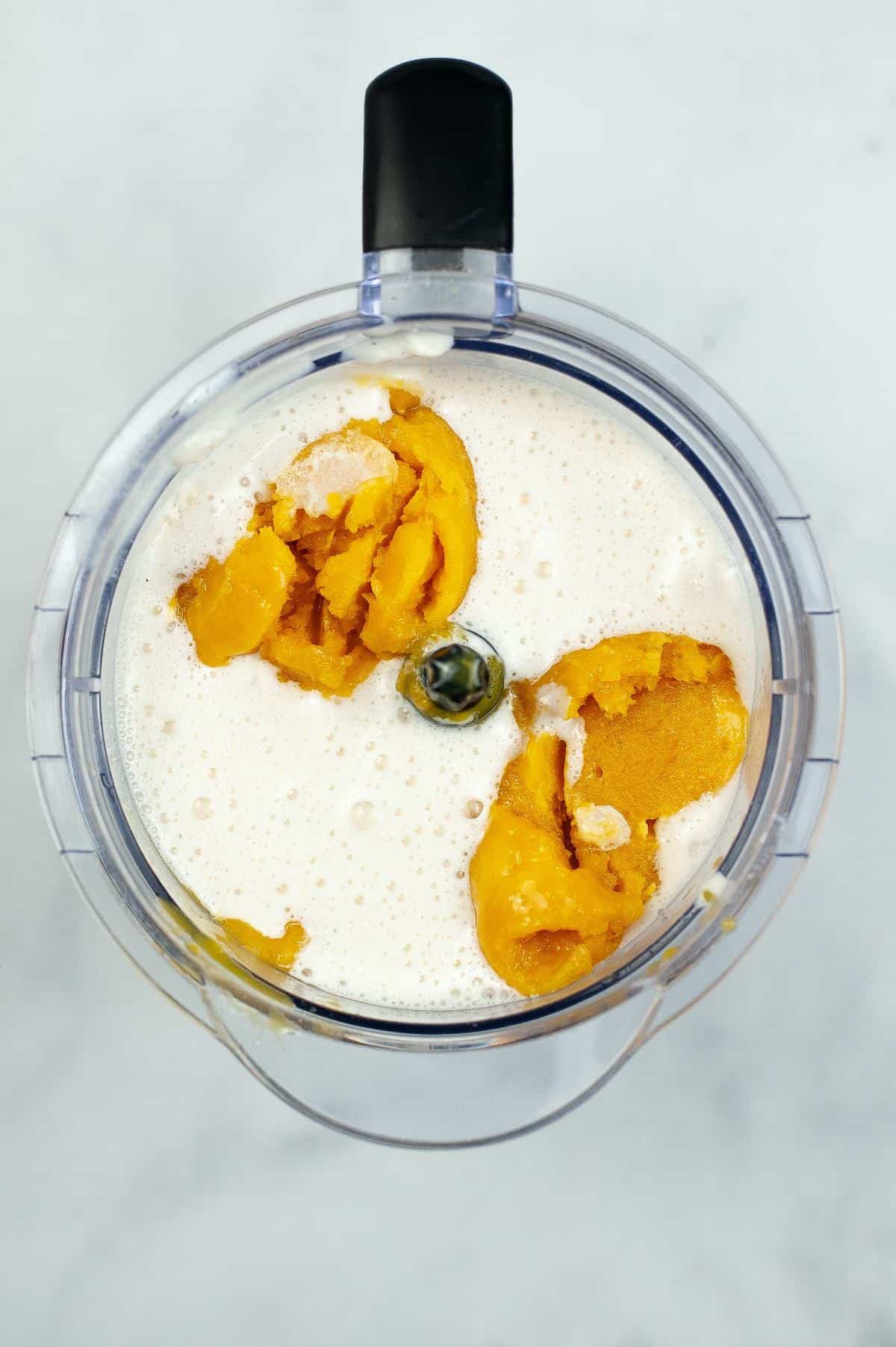 Add the ice cream and orange juice concentrate in the blender.