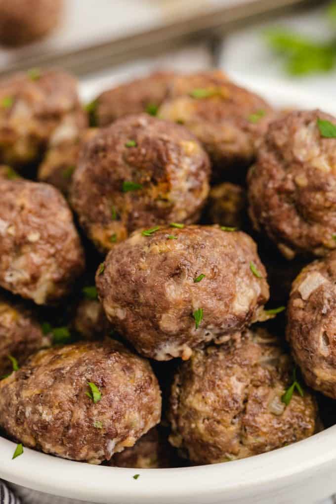 zoomed in meatballs in a bowl