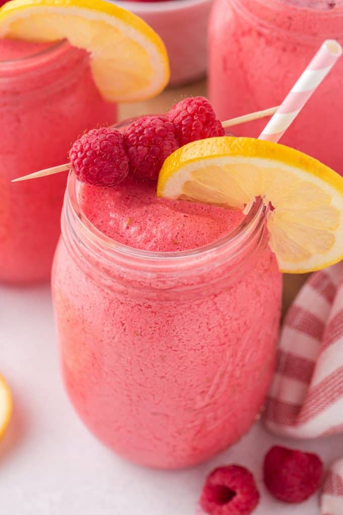 frozen raspberry lemonade hero image