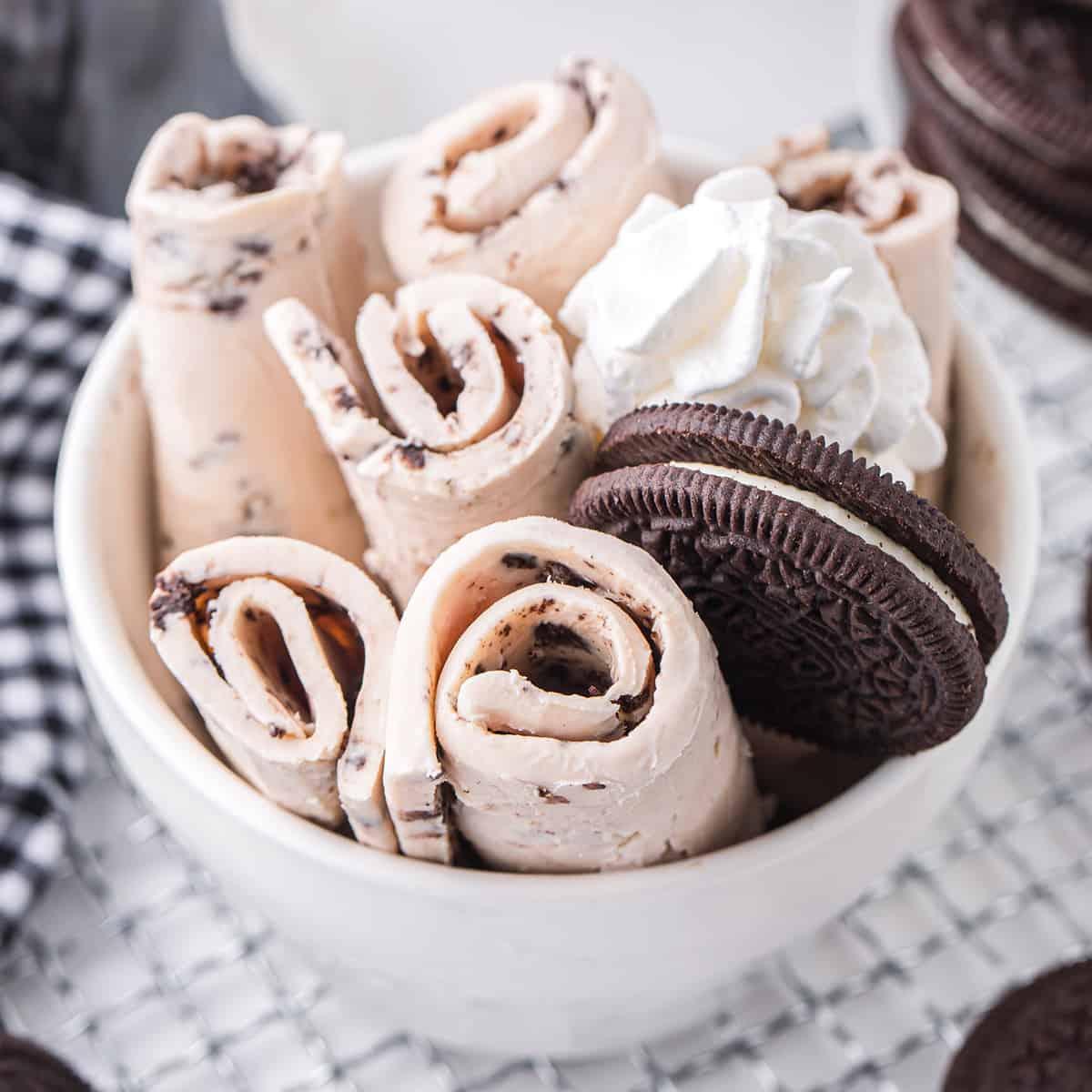 What are Ice Cream Rolls made of? Famous Thai Ice Cream Rolls