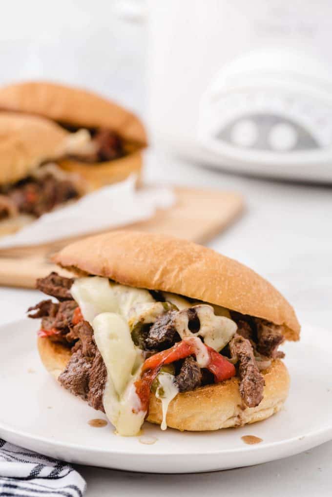 Crock Pot Philly Cheese Steak Recipe : Slow Cooker Philly Cheesesteak ...