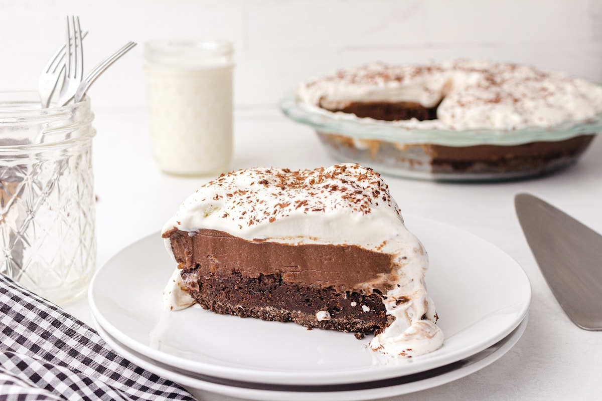 Mississippi mud pie on a plate