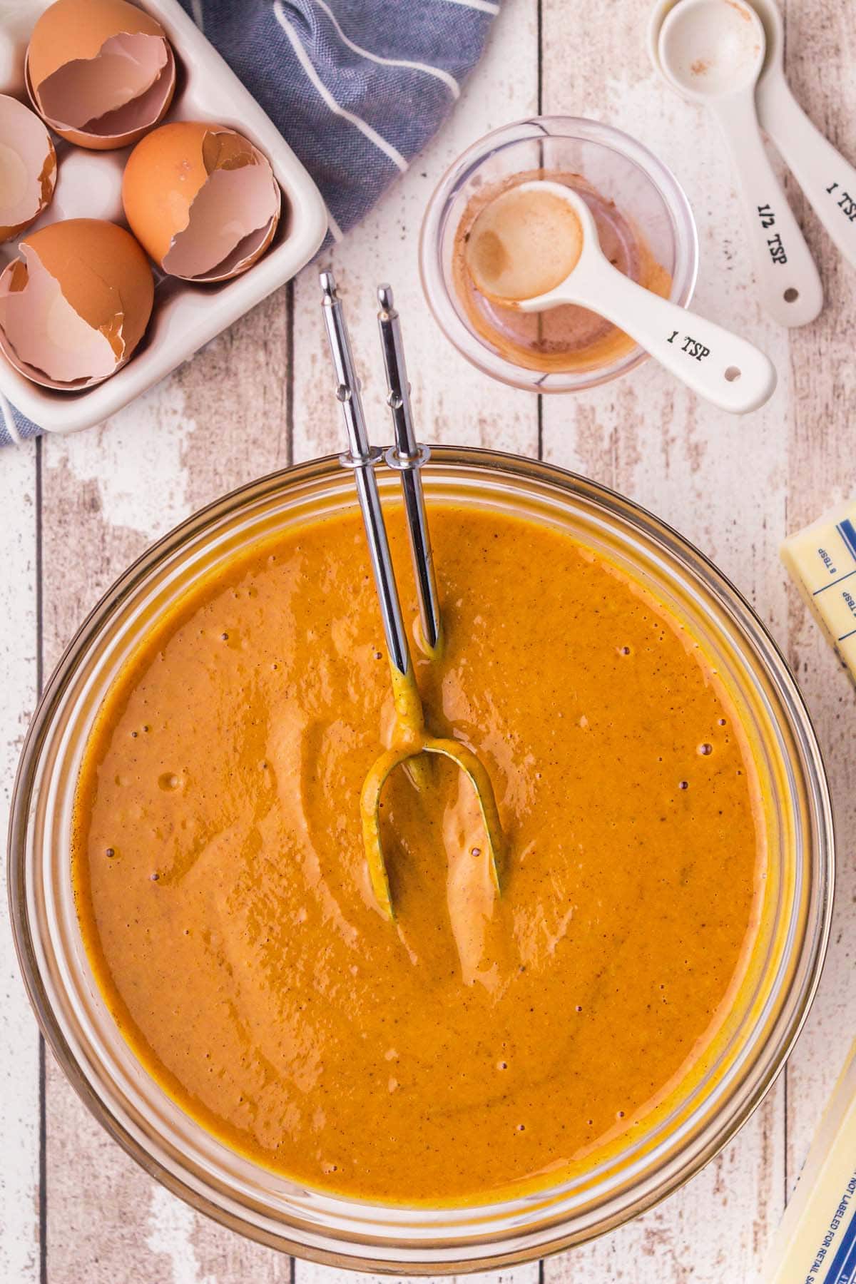Combine pumpkin, evaporated milk, sugar, eggs, cinnamon, ginger, and nutmeg in a bowl and mix until smooth
