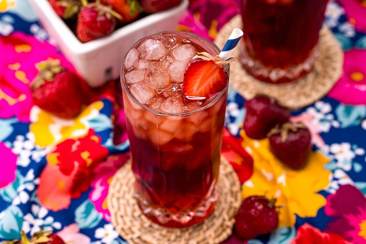 strawberry sweet tea in glass